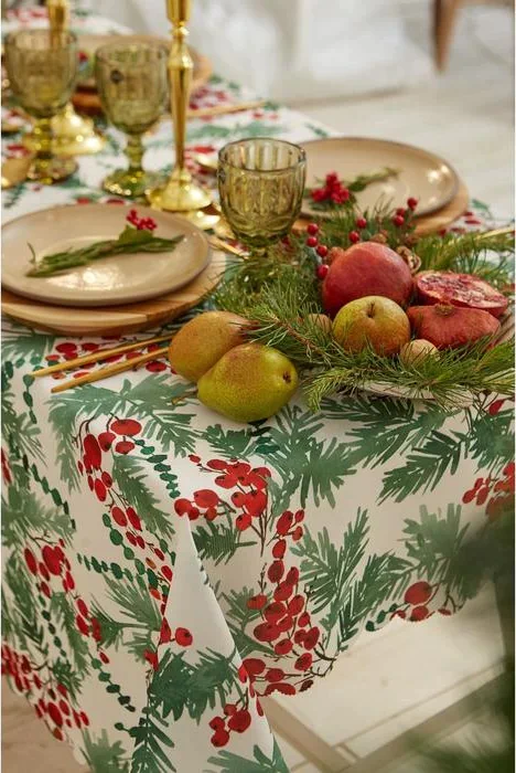 Скатерть Доляна «Новый год: Сhristmas berries» 110*145 +/- 2 см, 100% п/э